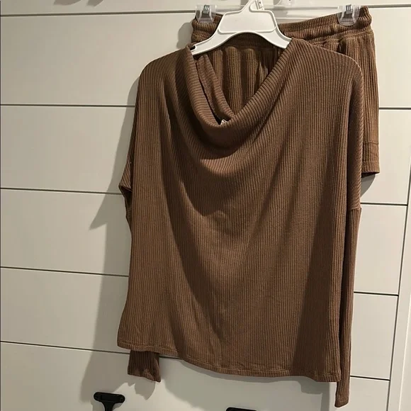 Elan Brown Ribbed Lounge Set - Picture 1 of 9